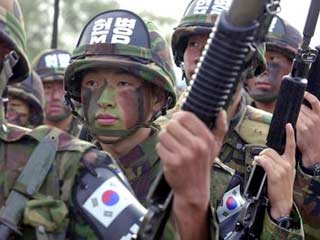 Министр обороны Южной Кореи Ли Чжун заявил, что его страна готова к развитию северокорейской проблемы "по самому худшему сценарию". Он отметил, что армия Южной Кореи готова к любому повороту событий