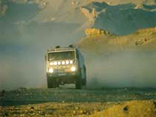 Экипаж Владимира Чагина занял первое место в ралли "Дакар-2003"