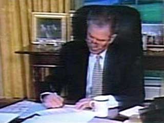 Тщательная проверка американской почты на наличие спор сибирской язвы задержала почти на год письмо, которое отправил премьер-министру Швеции Йорану Перссону президент США Джордж Буш