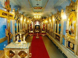 В одном из вагонов поезда "Милосердие" оборудован православный храм