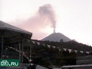 Мексиканские власти объявили массовую эвакуацию населения из города, расположенного поблизости от вулкана Попокатепетль. Специалисты предупреждают, что с каждым днем нарастает возможность сильного извержения