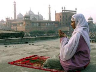 Последователи ислама в Индии хотят, чтобы женщины не только молились, но еще и работали, а также учились