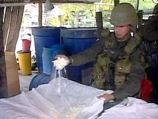 Полиция Колумбии совместно с береговой охраной США конфисковала крупную партию наркотиков. Операция была проведена в Тихом океане в 1,3 тыс. км от населенного пункта Бенавентур на тихоокеанском побережье Колумбии