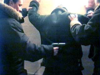 Начальник УВД Пензы Александр Гуляков на брифинге, посвященном итогам 2002 года, сообщил сенсационную новость: на днях в Пензе были арестованы трое боевиков, принимавших участие в захвате зрителей мюзикла "Норд-Ост"