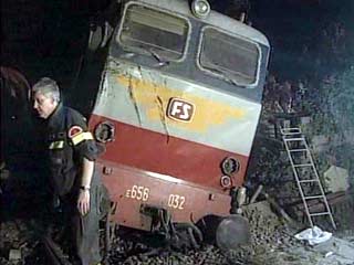 Два человека погибли и двое тяжело ранены в результате столкновения в понедельник двух пассажирских поездов
