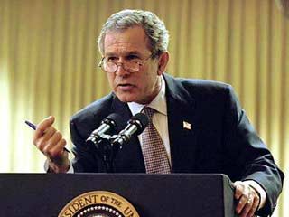Президент США Джордж Буш после консультаций со своими ведущими советниками принял решение обнародовать часть данных американской разведки о наличии у Ирака запрещенных вооружений, которые тащательно скрываются Багдадом
