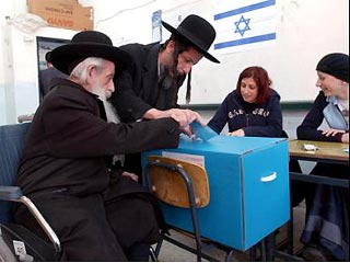В 22:00 по ближневосточному времени в Израиле завершилось голосование на парламентских выборах. Телеканалы огласили предварительные данные exit polls