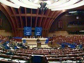 В среду вечером на сессии ПАСЕ в Страсбурге большинством голосов принята компромиссная поправка, которая не требует переноса сроков референдума в Чечне