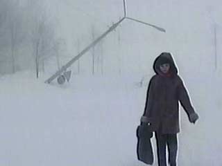 Сахалин и Курильские острова продолжают оставаться во власти мощного снежного циклона