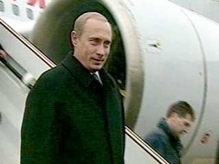 Президент РФ Владимир Путин прибыл в воскресенье днем в Волгоград, где он примет участие в торжественных мероприятиях, посвященных 60-летию победы Советской армии в Сталинградской битве