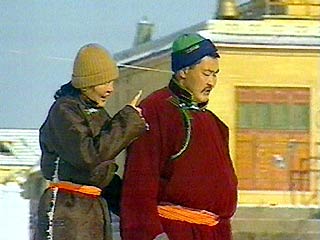 В Монголии родители все чаще стали бросать своих детей прямо на улице