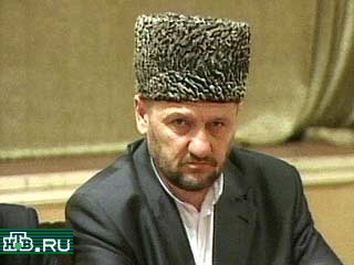 Глава администрации Чечни Ахмад Кадыров опровергает информацию о том, что он сделал предложение руководителю концерна "Милан" Малику Сайдуллаеву возглавить чеченское правительство