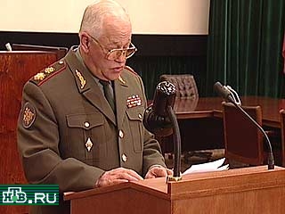 Министр обороны России Игорь Сергеев выразил удовлетворение военным бюджетом на 2001 год и наградил членов думского комитета по обороне медалями "За воинскую доблесть"