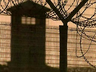 В Чимкенте 25 заключенных колонии в минувшую пятницу в знак протеста против условий содержания объявили голодовку и порезали себе вены на руках и животы