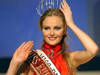 Победительница конкурса "Мисс Европа-2002", проходившего в Бейруте, русская красавица из Петрозаводска Светлана Королева возвращается в Россию