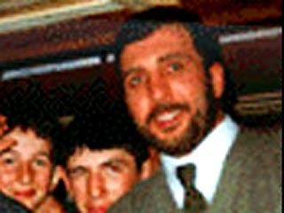 Глава действовавшего в течение девять лет на территории США "благотворительного" исламского фонда Benevolence International Foundation (BIF) Инаам Арнаут признал, что на средства фонда им закупалось обмундирование для боевиков в Чечне