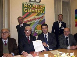 Прибывший накануне в Рим Тарик Азиз принял участие в антивоенной пресс-конференции вместе с лидерами итальянских коммунистов и ''зеленых''