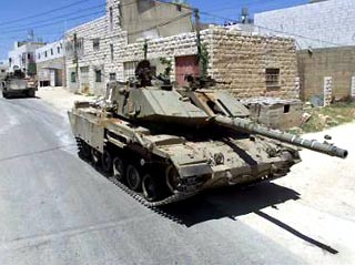Израильский танк подорвался в субботу на мине в северной части сектора Газа близ еврейского поселения Дугит