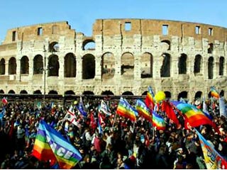 Более миллиона человек участвуют в проходящей в субботу в Риме общенациональной манифестации против войны в Ираке