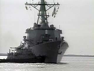 Экипаж пограничного сторожевого корабля "Приморье" в Японском море вынужден был открыть в воскресенье огонь на поражение, чтобы остановить российское судно-браконьер