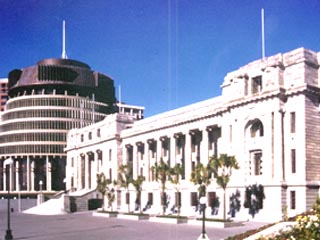 Членам новозеландского парламента угрожают муками ада