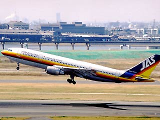 Пассажирский самолет А300-600 японской авиакомпании Japan Air System