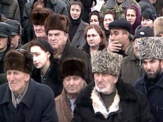В Дагестане прошел 10-тысячный митинг, посвященный 59-й годовщине депортации чеченцев