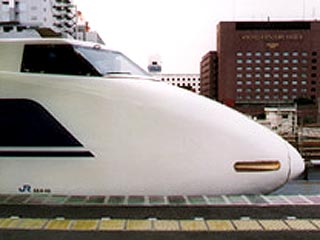В Японии скоростной поезд со спящим машинистом гнал со скоростью 270 км/ч