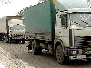 Водители на грузовиках перекрыли Моховую улицу в центре столицы