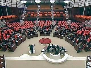 Турецкий парламент поддержал в субботу правительственный законопроект, разрешающий размещение на территории страны американских войск