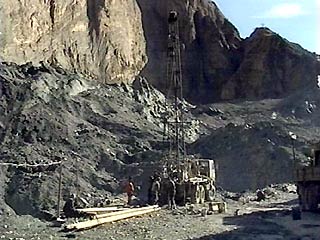В Кармадонском ущелье Северной Осетии обнаружены бетонные перекрытия тоннеля, где во время схода ледника могли укрыться люди