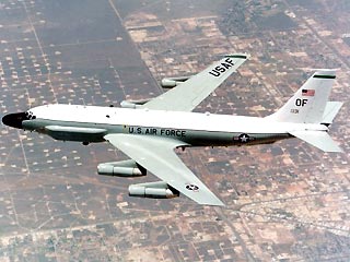 Северокорейские самолеты перехватили американский самолет-разведчик RC-135 над Японским морем и заставили его прервать полет и вернуться на базу