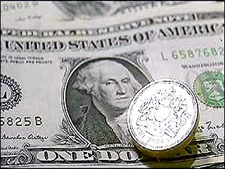 Курс доллара продолжил в среду снижаться, обновив четырехлетний минимум относительно евро. Впервые с марта 1999 года за единицу европейской валюты дают 1,10 доллара