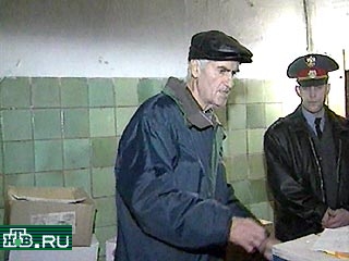 В районном центре Окуловка Новгородской области предприниматель Азат Мгрян обвинил свою работницу в недостаче.