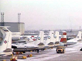 Пассажирский самолет "Ту-154", совершавший полет по маршруту Якутск - Владивосток, совершил в четверг вынужденную посадку в аэропорту Якутска из-за технической неисправности через 39 минут после взлета