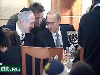 Владимир Путин и Беньямин Нетаньяху в Еврейском культурном центре на праздновании Хануки