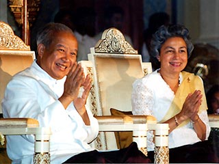 80-летний король Камбоджи Нородом Сианук сделал заявление, в котором выразил готовность отречься от престола
