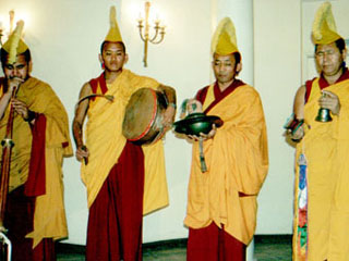 Буддистские монахи-тантристы из монастыря "Гьюдмед"