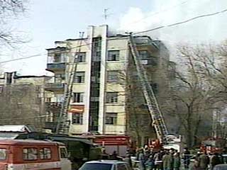 В 5-этажном четырехподъездном кирпичном доме в Самаре возник сильный пожар