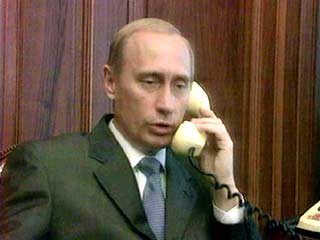 В понедельник по инициативе германской стороны состоялся телефонный разговор президента России Владимира Путина и федерального канцлера ФРГ Герхарда Шредера