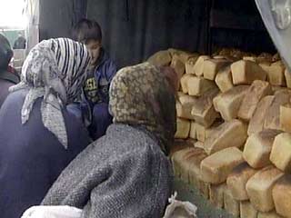 Как утверждают чеченские беженцы, со вчерашнего дня хлеб выдают только тем из них, кто соглашается участвовать в голосовании