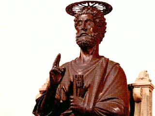 Официальные лица Ватикана сообщили в четверг, что ведется расследование дела о похищении мраморной руки, срезанной со статуи святого Петра, которая была изваяна в XIII веке