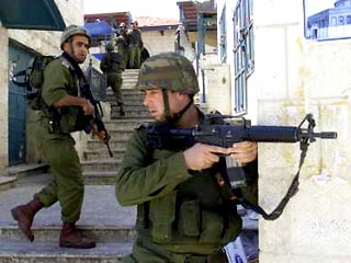Израильская армия провела в субботу ряд крупных операций в палестинских городах на Западном берегу реки Иордан