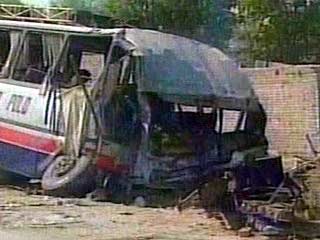 По крайней мере 4 человека погибли, 12 были ранены в воскресенье вечером в результате взрыва автобуса в северо-восточном штате Индии Ассам