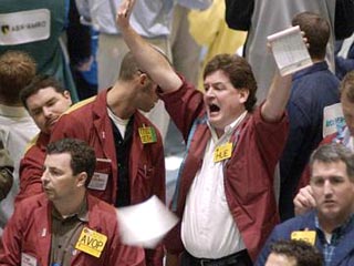 Вторник на Нью-йоркской товарной бирже начался с рекордного снижения цены на нефть и закончился установлением еще одного рекорда