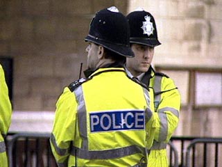 Полиция Великобритании сообщила в среду, что на основании "Закона о борьбе с терроризмом" в многоквартирном доме около международного аэропорта "Гэтвик" были арестованы три человека
