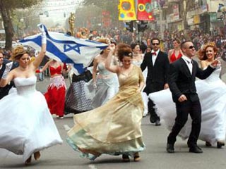 Пурим во всем мире встречают весельем, карнавальными шествиями, театральными постановками