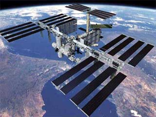 Россия сможет самостоятельно изыскать средства для сохранения на орбите МКС с экипажем. Об этом заявил в среду находящийся в Брюсселе глава Росавиакосмоса Юрий Коптев