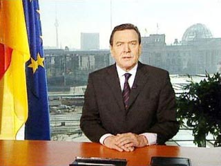 Канцлер ФРГ Герхард Шредер в своем сегодняшнем в телеобращении к нации назвал объявление войны Ираку "ошибочным решением"