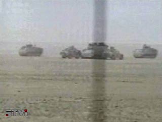 Колонна 7-ого разведывательно-ударного бронетанкового полка армии США, которая двигается по направлению к Багдаду с юга Ирака, вынуждена остановить наступление